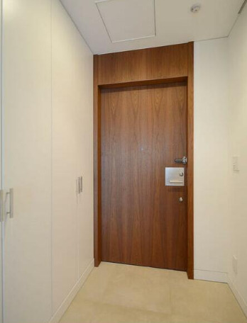 玄関　※別部屋の参考写真です。