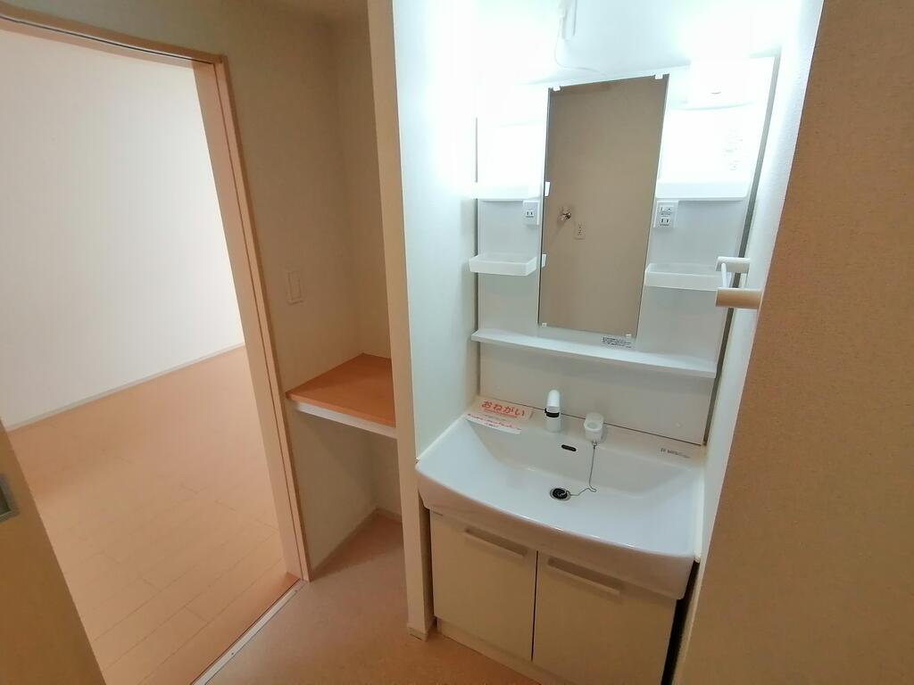 洗面設備　同型参考写真