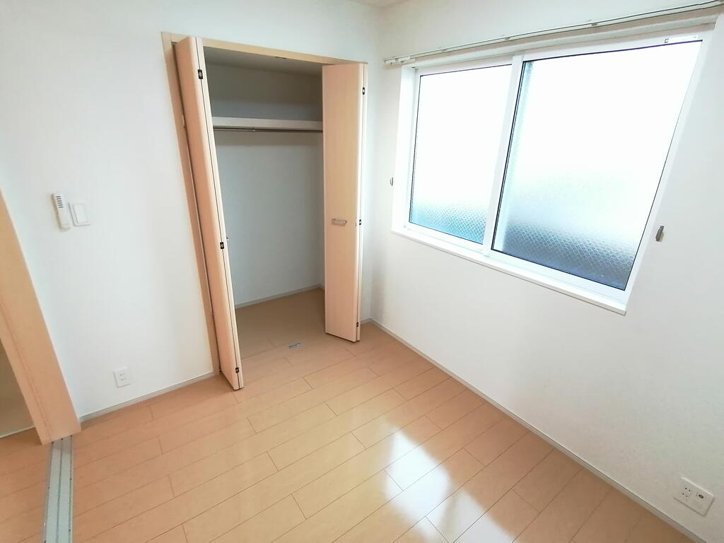 収納　同型参考写真