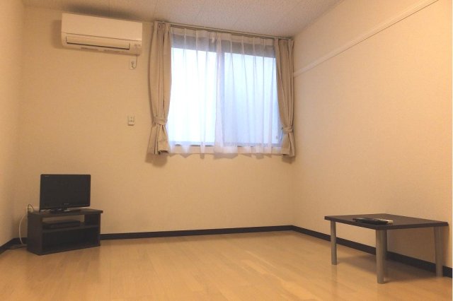 居室・リビング　落ち着きのある配色のお部屋となっています♪