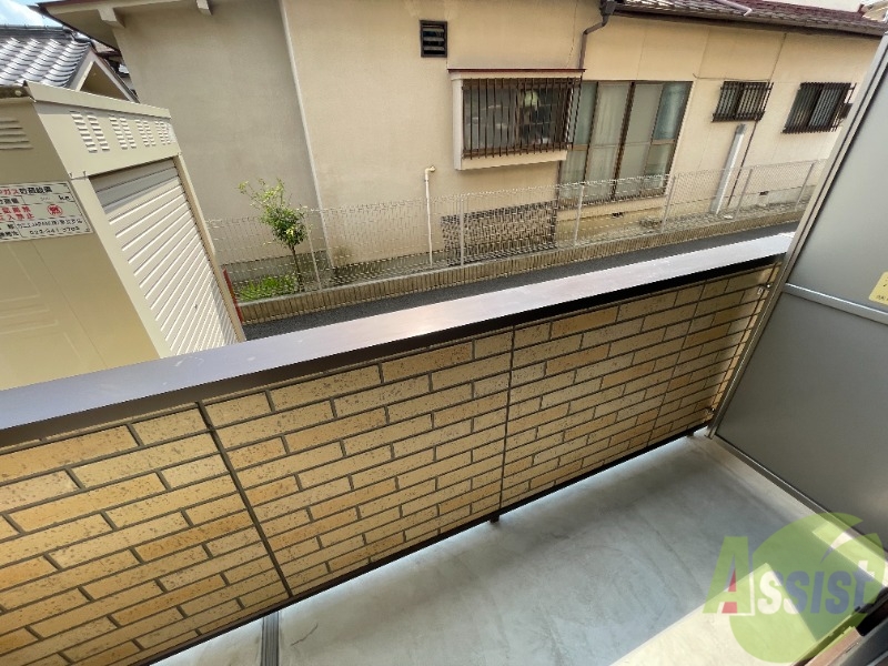 バルコニー　このバルコニースペースは洗濯物も問題なく干せそうですね。