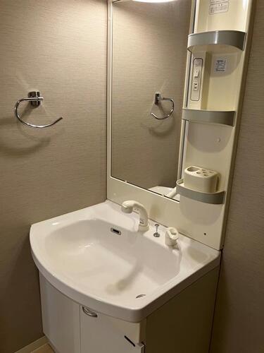 洗面設備　同タイプ403号室の参考写真