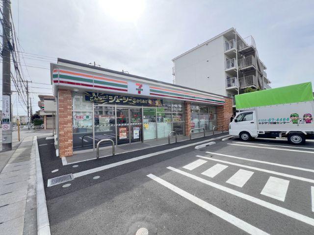 コンビニ　セブンイレブン（コンビニ）まで200m