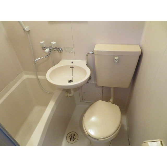 トイレ　※同タイプ別のお部屋の写真です