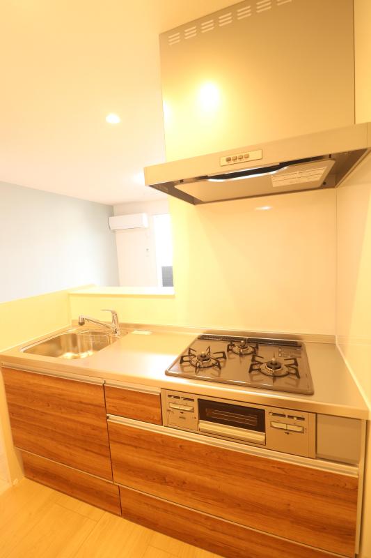 キッチン　3口ガスコンロ、グリル付