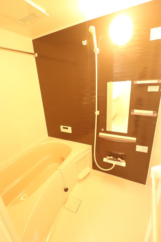 バス・シャワールーム　浴室乾燥機、追い焚き付