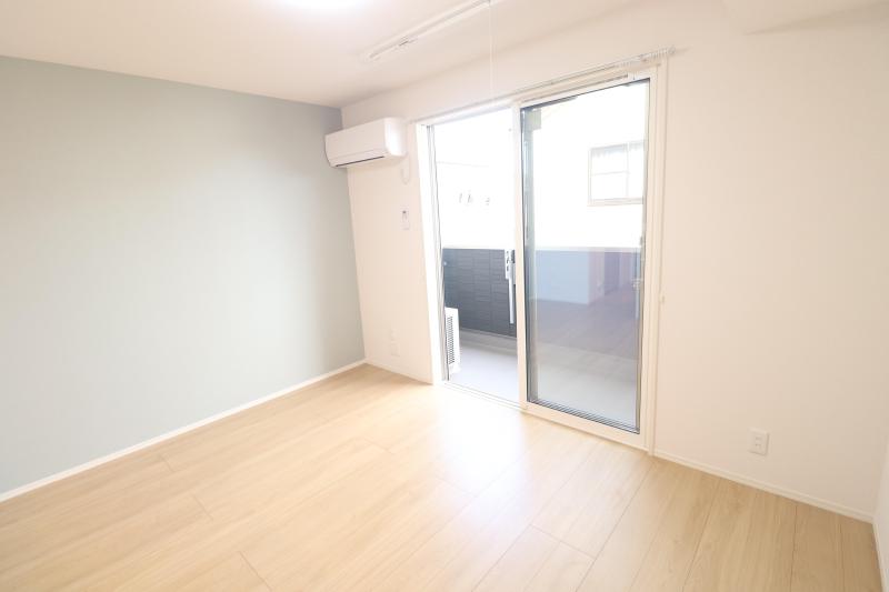 その他設備　洋室10.1帖、エアコン付