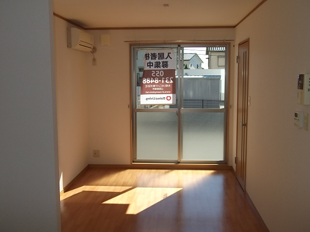 居室・リビング　反転イメージ「サニーハイツ岩森」