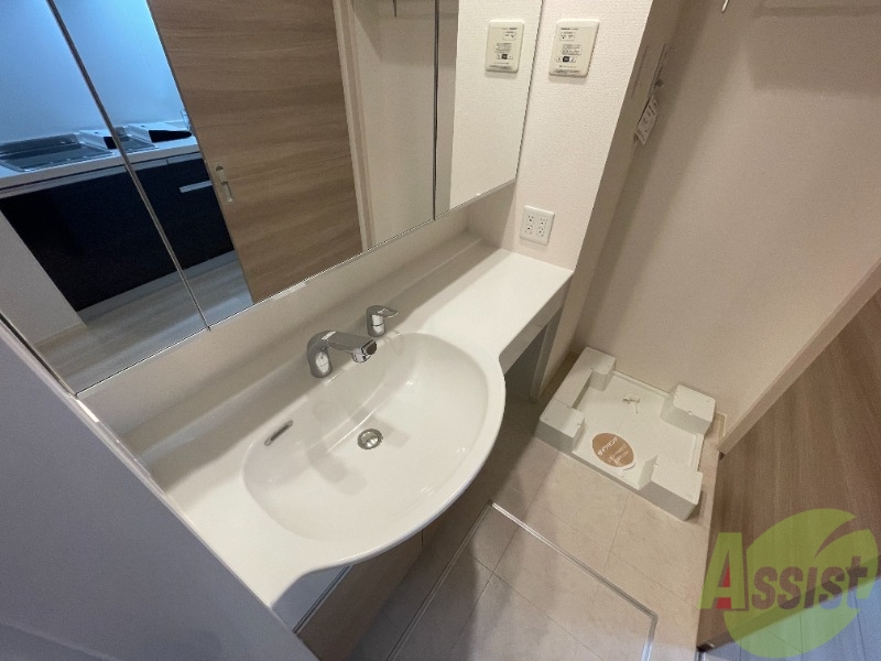 洗面設備　洗面台は独立洗面台です。毎日の身支度が楽しくなりそうですね。