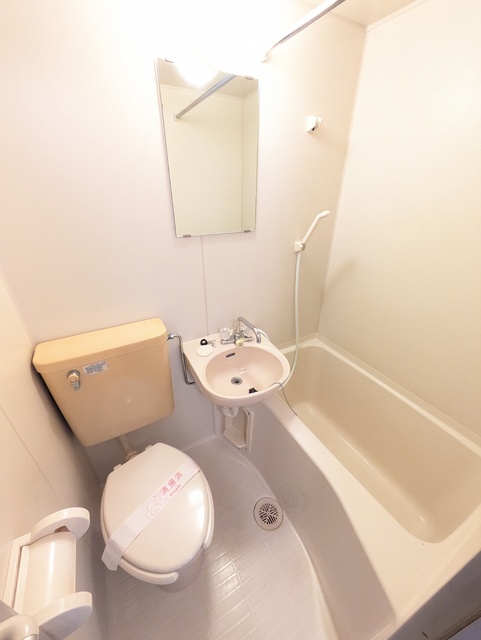 バス・シャワールーム　※クリーニング前の写真です。