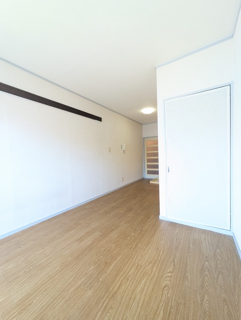 居室・リビング　※クリーニング前の写真です。