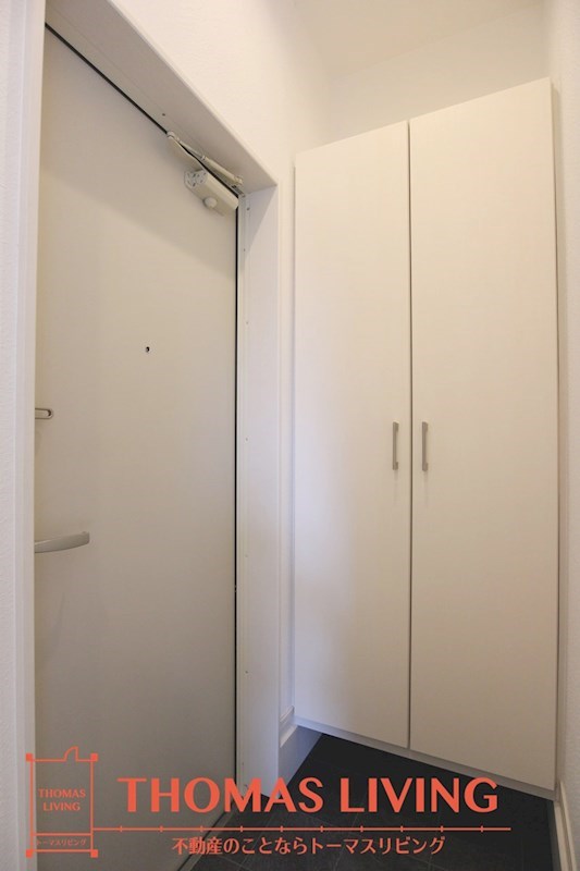 玄関　実際のお写真を準備中のため別タイプのお写真をご参照ください。