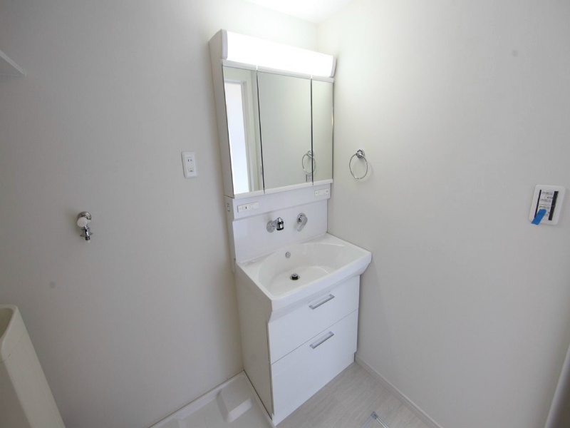 洗面設備　脱衣所　独立洗面台（シャンプードレッサー）洗濯機用意できます