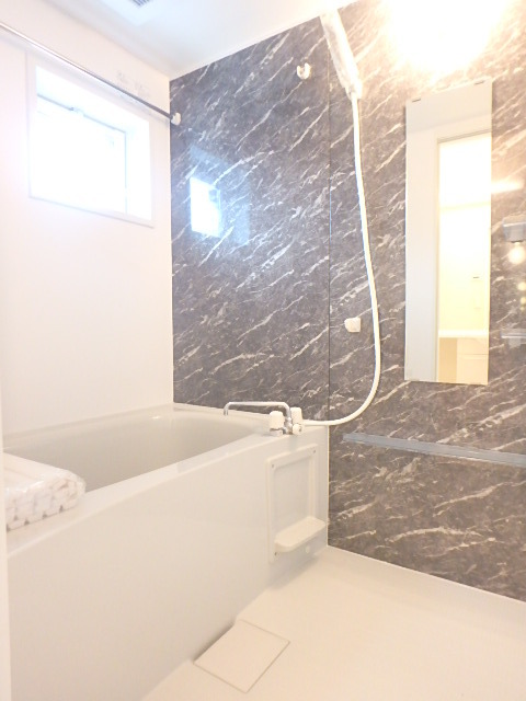 バス・シャワールーム　※風呂ふたは設備ではありません