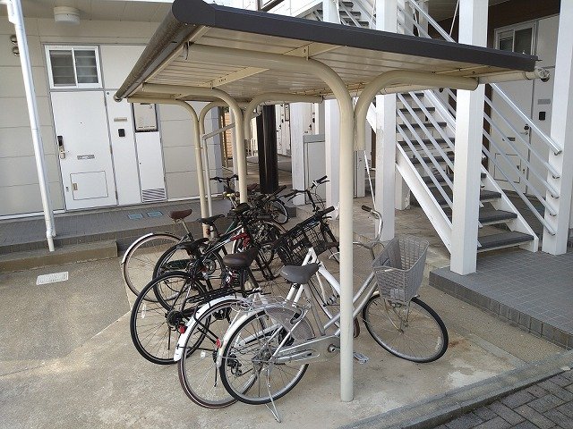 その他設備　駐輪場　原付＆自転車のみ駐輪可能