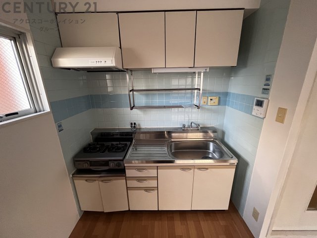 キッチン　窓付きのキッチンで換気がしやすくておすすめ！