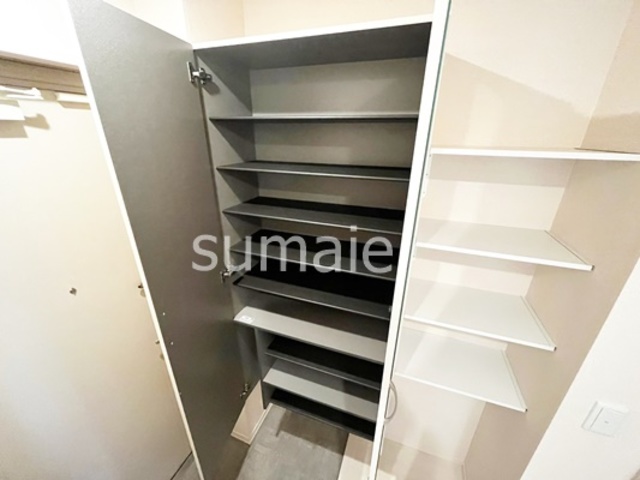 玄関　シューズボックスあります！