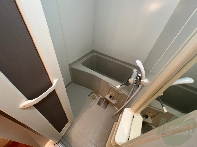 バス・シャワールーム　お風呂になります。一日の疲れを癒してくださいね。