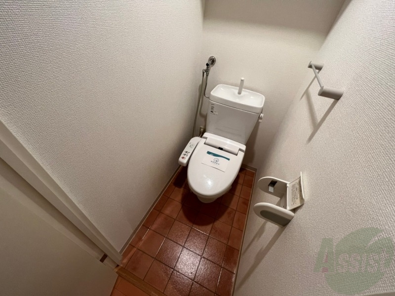 トイレ　ウォシュレット機能がついたトイレです。安心して使用できますね