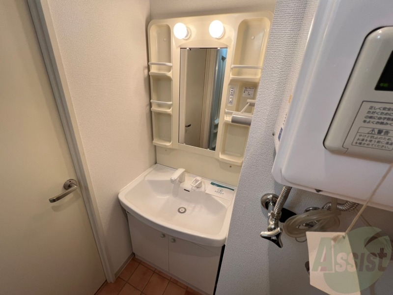 洗面設備　大きくて使いやすそうな独立洗面台になっています。