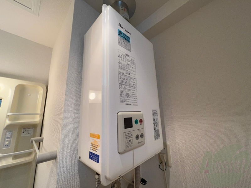 その他設備　ガス給湯器です。操作しやすいパネルになってます。