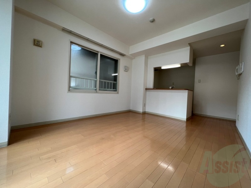 居室・リビング　フローリングと壁のカラーが明るい雰囲気ですね！