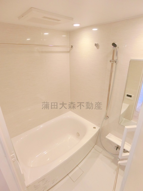 バス・シャワールーム　追焚と浴室乾燥機付きのバスルーム　お風呂