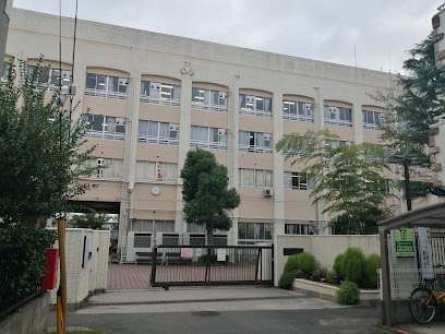中学校　川崎市立西高津中学校（中学校）まで701m