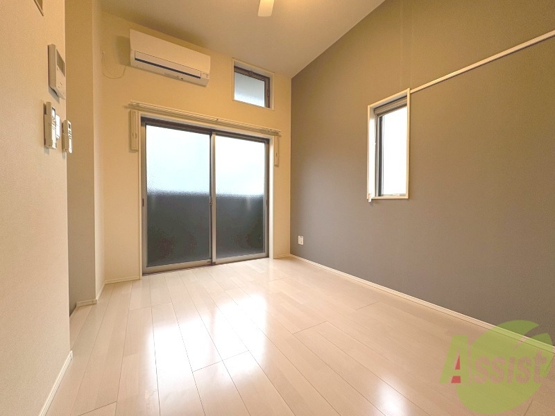 居室・リビング　６帖の洋室です。お部屋を広く使えます。