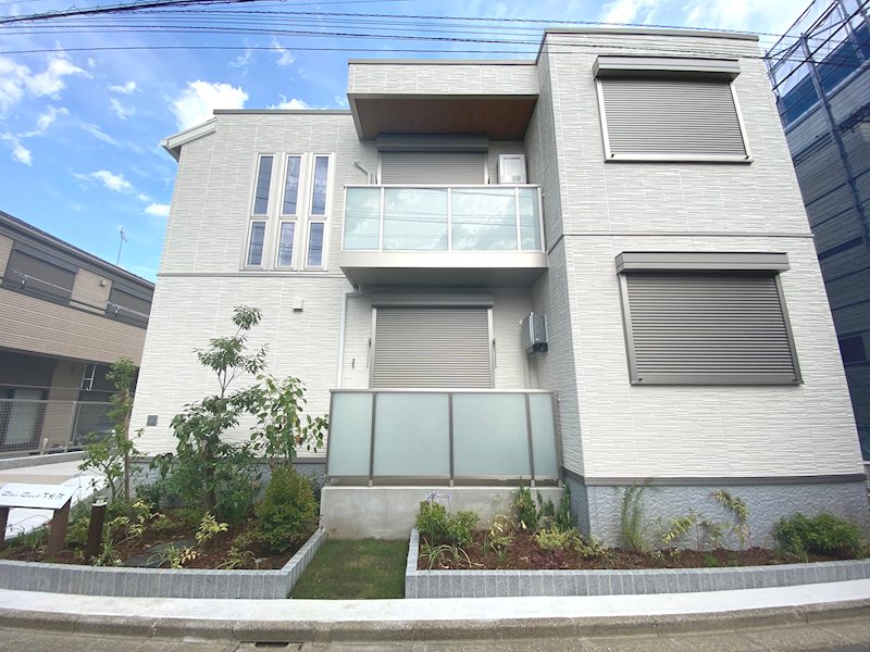 建物外観　閑静な住宅街、近くにスーパー、コンビニもあります！