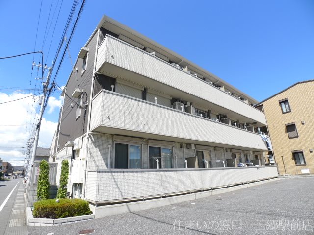 建物外観　サンシャインみさとのご紹介は住まいの窓口アソシエにお任せくだ