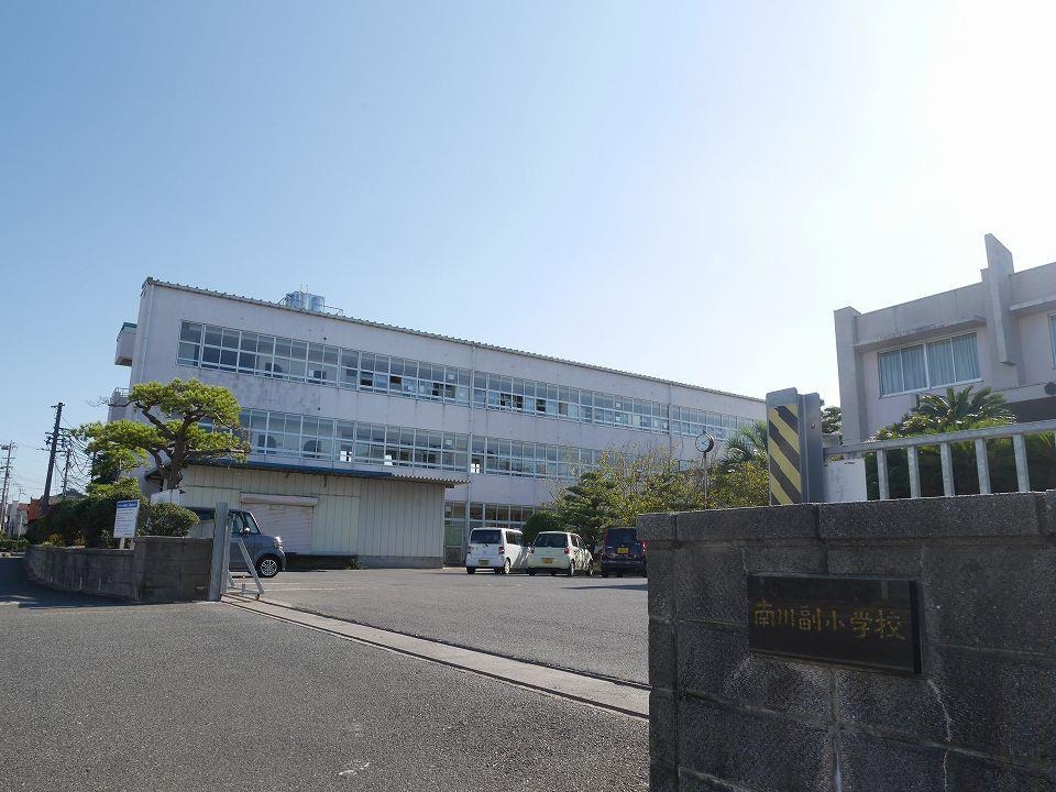 小学校　佐賀市立南川副小学校（小学校）まで245m