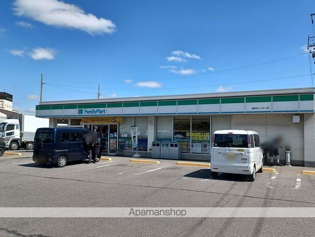 コンビニ　ファミリーマート（コンビニ）まで1100m