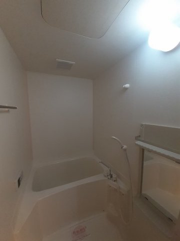 バス・シャワールーム　コンパクトで使いやすいお風呂です