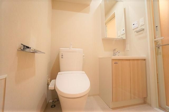 トイレ　同タイプ部屋　参考写真です