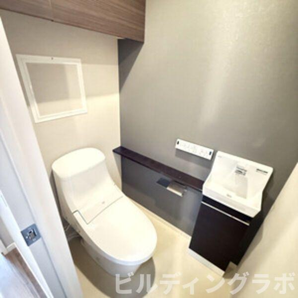 トイレ　別号室参考画像です。