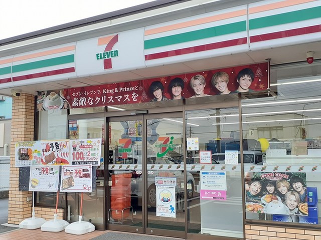 コンビニ　セブンイレブン（コンビニ）まで576m