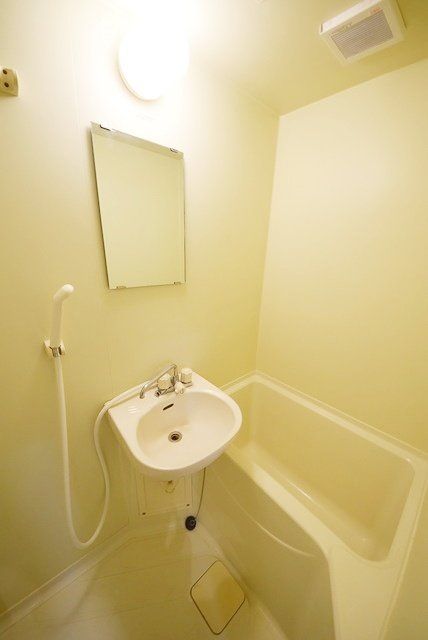 バス・シャワールーム　★人気のバストイレ別のお部屋です★
