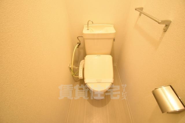 地下鉄御堂筋線 北花田駅 徒歩10分 3階建 築39年のトイレ写真