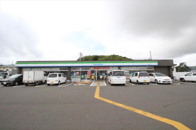コンビニ　ファミリーマート高知大津店（コンビニ）まで960m