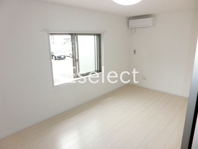 その他部屋・スペース　角部屋なので2面採光で明るい洋室！