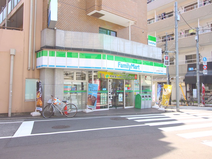 コンビニ　ファミリーマート三軒茶屋一丁目店（コンビニ）まで395m