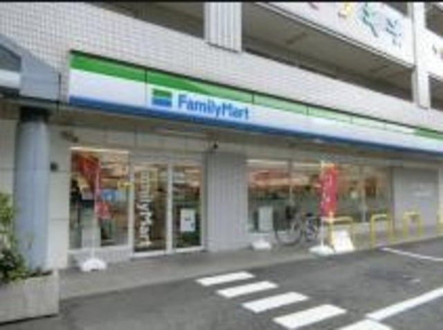 コンビニ　ファミリーマート中野早稲田通り店（コンビニ）まで128m