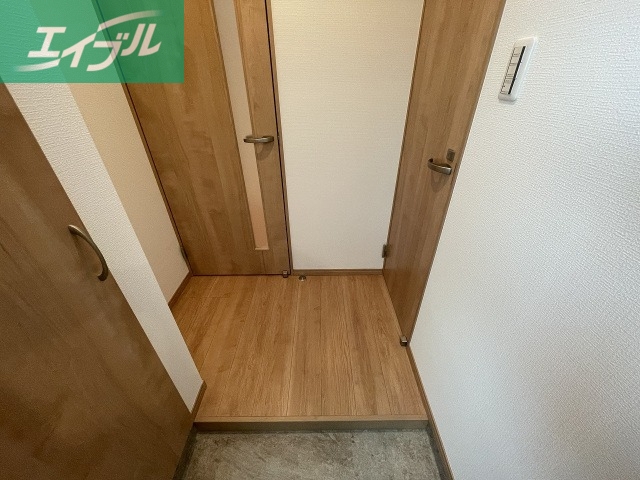 REGALEST 今の玄関写真