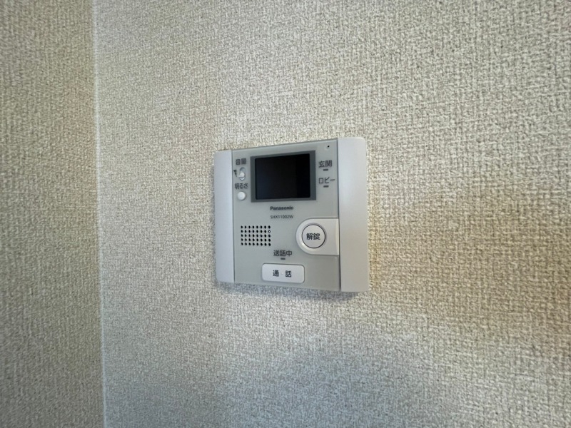 セキュリティ　モニター付インターホンです。来客者の顔が見えるので安心！