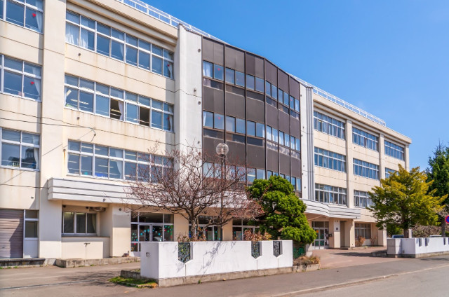 中学校　札幌市立中の島中学校（中学校）まで878m