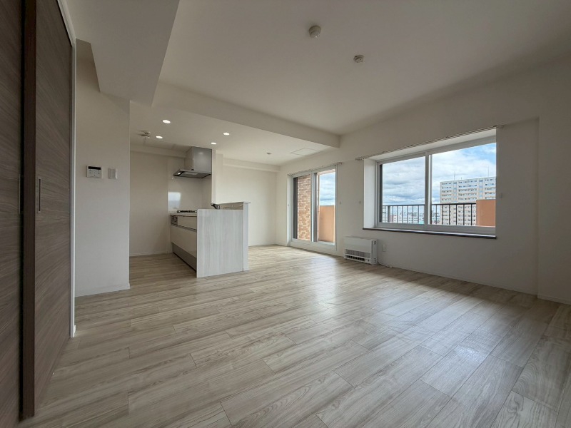 居室・リビング　広くてキレイなお部屋が広がっていて、充実した生活が送れそう。