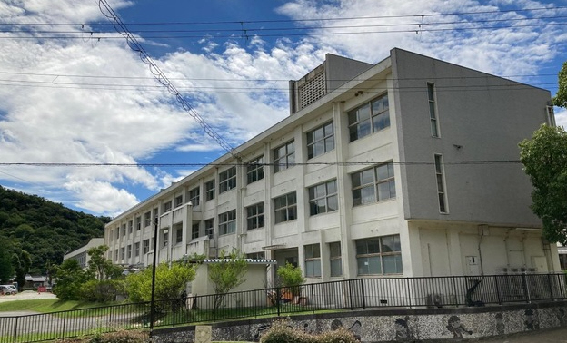 小学校　西脇小学校（小学校）まで1526m