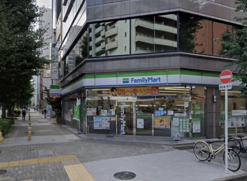 コンビニ　ファミリーマート 丸の内七間町通店（コンビニ）まで63m