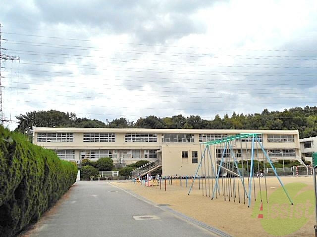 小学校　佐竹台小学校（小学校）まで600m